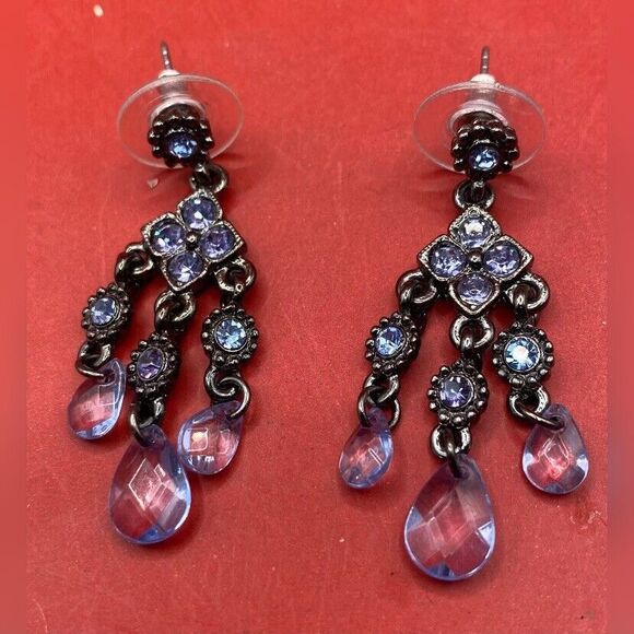 Women’s Earrings Rhinestone Dangle Multi Shaped Pierced 1.5” - Picture 1 of 2